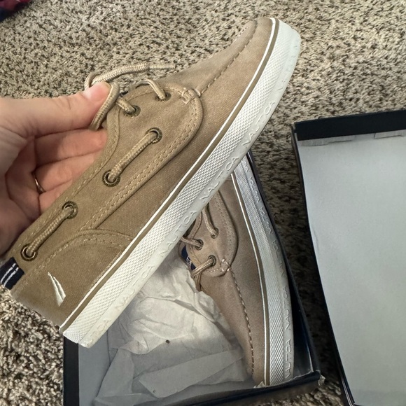 New in box kids Tan Boat Shoes Nautical size 2 - Picture 5 of 8